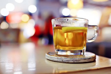 Beş çayı ile İngilizce çay Cafe, fincan ve su ısıtıcısı