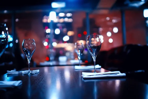 Cobertura Discoteca Arranha Céu Mesa Com Óculos Luzes Noturnas Interior — Fotografia de Stock