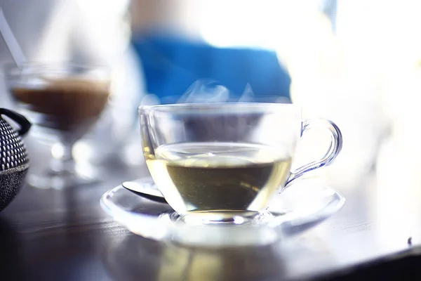 Tazza Verde Sul Tavolo Nel Caffè — Foto Stock