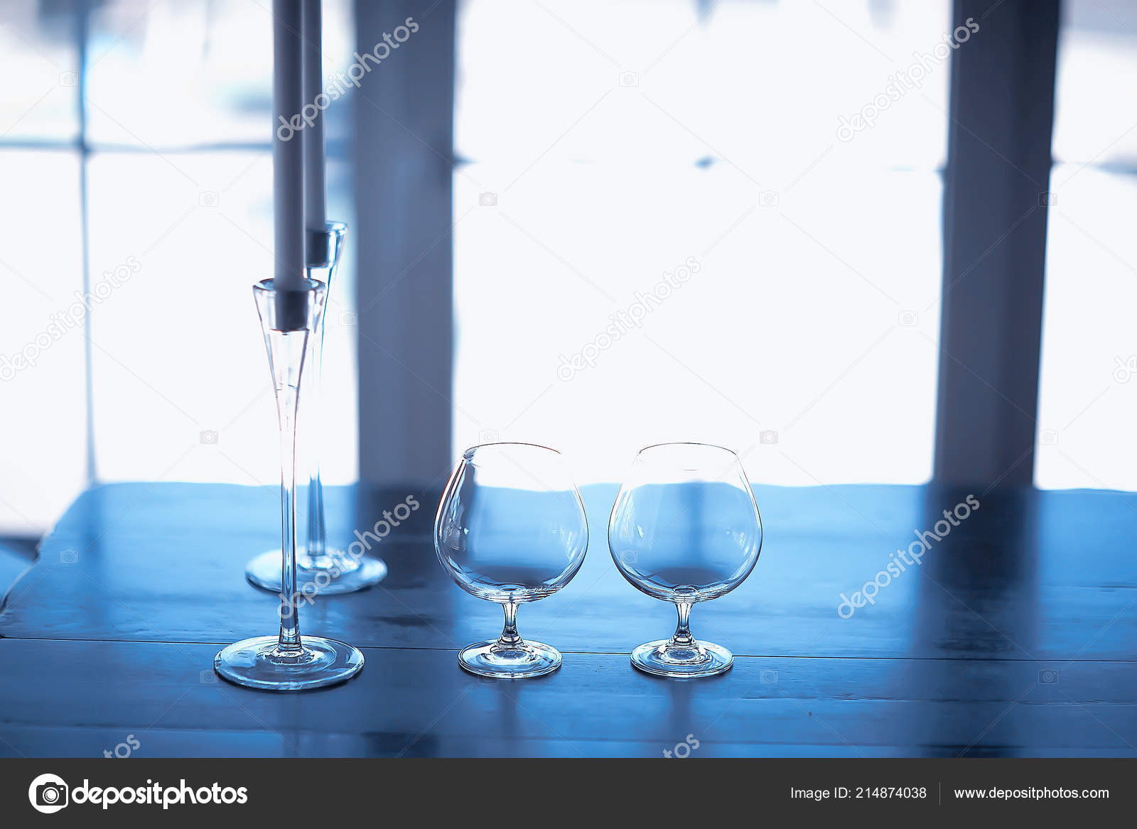 Copas Vacías Restaurante Interior Copas Vino Vidrio Muy: de stock © xload #214874038 | Depositphotos