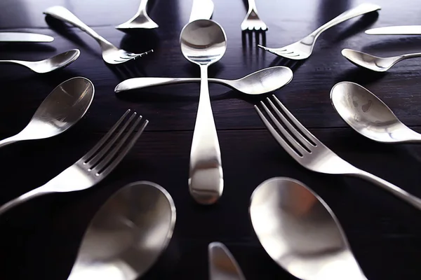 Gabeln Löffel Und Messer Auf Dem Tisch Schönes Serviergeschirr — Stockfoto