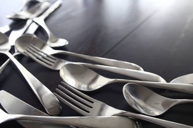 çatal, kaşık ve bıçak masada, güzel hizmet sofra 
