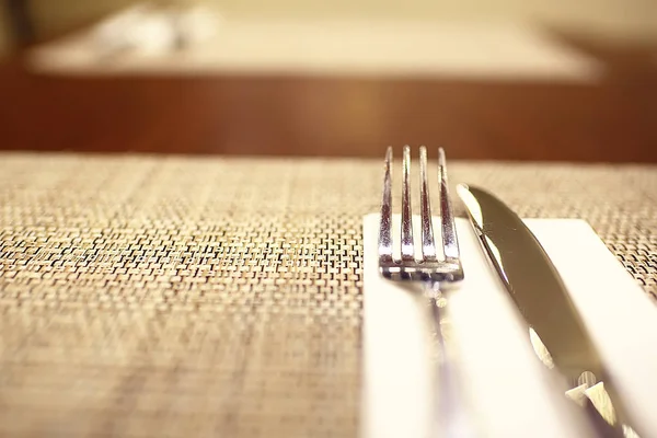 Serwujemy Restauracji Widelec Nóż Widok Wewnątrz Restauracji Tabela Serwowane Nóż — Zdjęcie stockowe