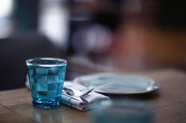 Restoran, çatal ve bıçak / bıçak ve çatal bir kafede masada Restoran Servis bir tabloyla iç görünümünü