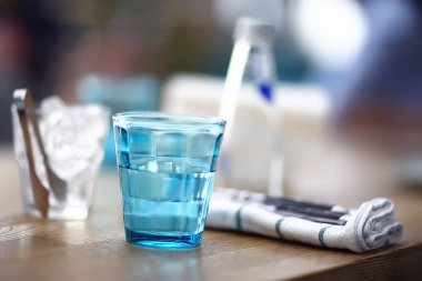 Restoran, çatal ve bıçak / bıçak ve çatal bir kafede masada Restoran Servis bir tabloyla iç görünümünü