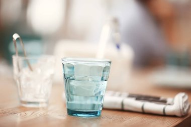 arka plan restaurant / Restoran nesneler bir arka plan bulanık, güzel bokeh, antika arka plan üzerinde renkli Cafe