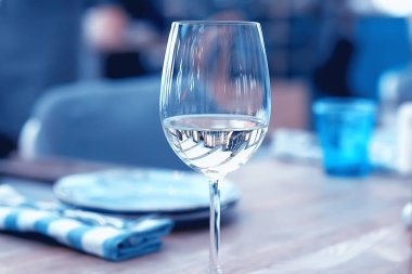 Restoran iç / hizmet eden ve ayrıntılar bulanık bokeh arka plan, kavramı karşılayan, Restoran modern arka plan bulanık