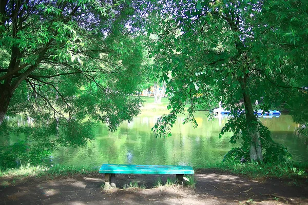 Sommer Park Landskab Grønne Træer Gangbro Sommeren Bypark - Stock-foto