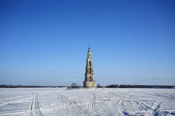 Kalyazin 全景观东正教教堂在海岛 俄国风景 — 图库照片