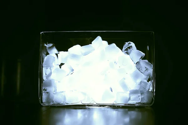 Primer Plano Cubitos Hielo Con Luz Brillante — Foto de Stock