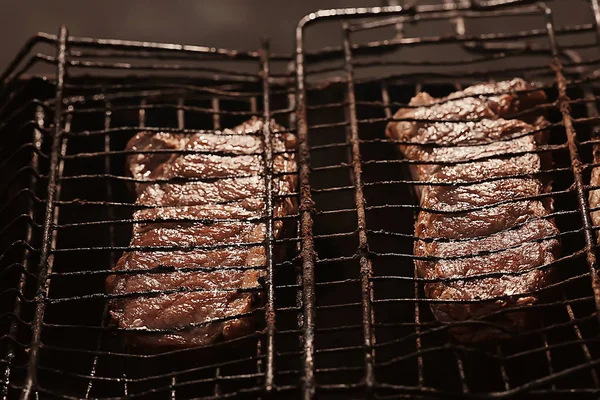 Close Grilled Meat Metal Grid — Stock Photo, Image