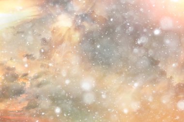 Şaşırtıcı kırmızı günbatımı ışınlarından