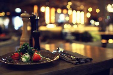 Yunan salatası/Akdeniz mutfağı, tabak taze salata, sağlıklı gıda, diyet sebzeler