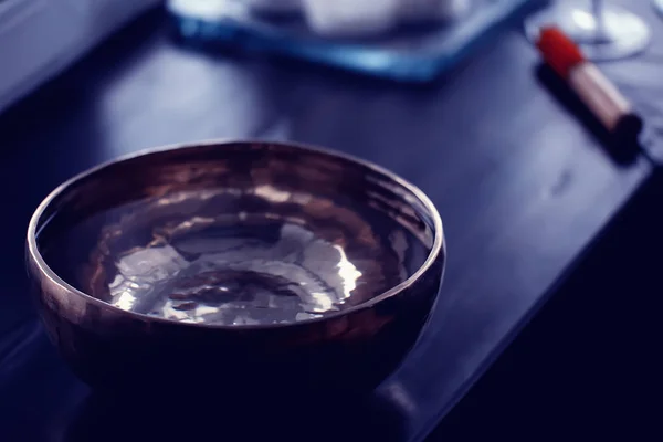 Cuenco Canto Tibetano Agua Accesorios Tradicionales Yoga Para Salud Dorado — Foto de Stock