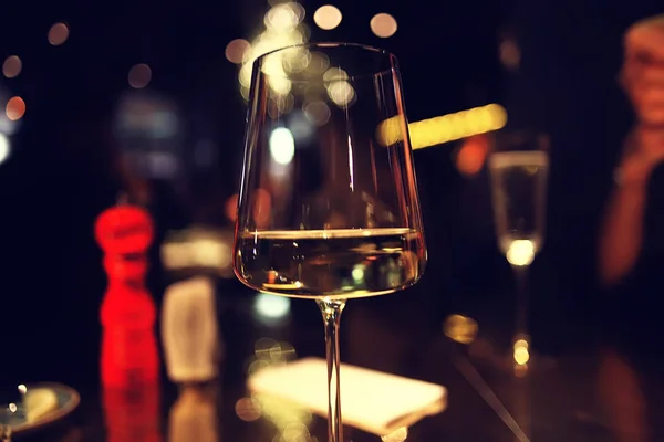 Restaurante Vinos Que Sirve Romance Hermoso Concepto Copa Alcohol Cena — Foto de Stock