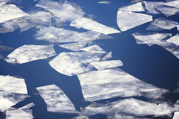 川の上の春の氷のドリフト 背景テクスチャフローティングアイス 川に行進 — ストック写真