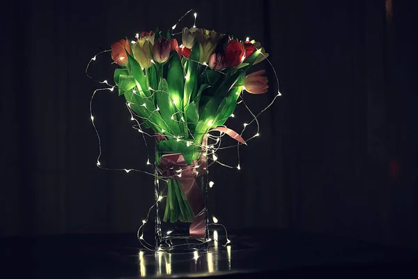Romantik Tulpen Strauß Nacht — Stockfoto