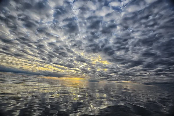 Cielo Sobre Fondo Agua Textura Horizonte Cielo Con Nubes Lago — Foto de Stock