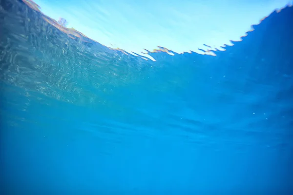 Océano Agua Azul Fondo Bajo Agua Rayos Sol Abstracto Azul — Foto de Stock