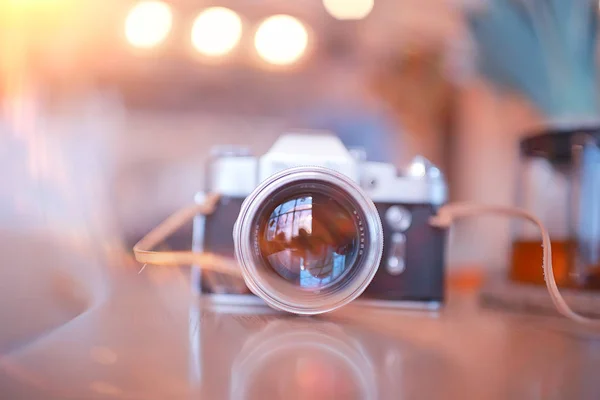 Sløret Baggrund Med Vintage Kamera Foto Gammelt Kamera Usædvanlig Vintage - Stock-foto