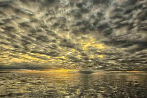 Cielo Sobre Fondo Agua Textura Horizonte Cielo Con Nubes Lago — Foto de Stock