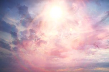 Güneş/günbatımı manzara arka plan ile gökyüzünde soyut arka plan bulutlar, suluboya ışık yumuşak arka plan