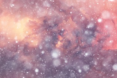 Şaşırtıcı kırmızı günbatımı ışınlarından