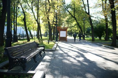 Sonbahar Parkı tezgah/güzel bahçe bankta peyzaj, dinlenme kavramı, sonbahar Parkı kimse, peyzaj arka plan, sonbahar