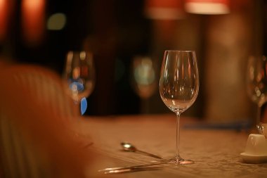 Tablo ayarı restoran/çatal bir kafede bir masada, güzel gıda kavramı, Avrupa tarzı