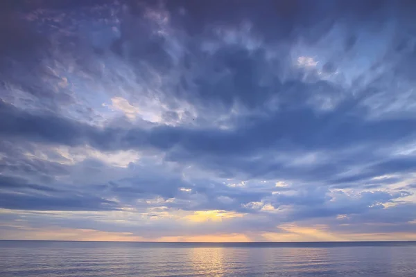 Nebe Nad Vodní Hladinou Pozadí Textury Nebe Mraky Jezeře — Stock fotografie
