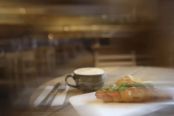 Breakfast French Cafe Croissant Salmon Salad Breakfast Restaurant — Stock Photo, Image