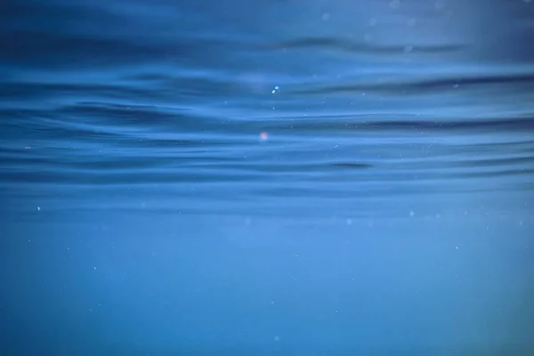 Ocean Apă Albastru Fundal Raze Subacvatice Soare Albastru Abstract Fundal — Fotografie, imagine de stoc
