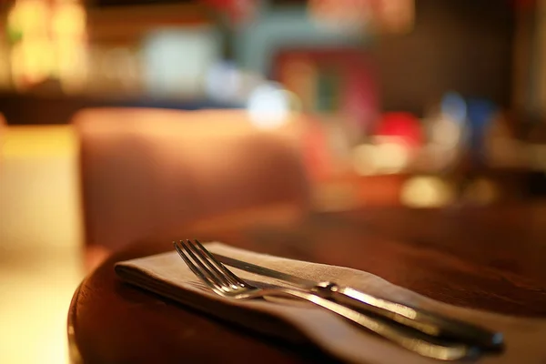 Tischdekoration Restaurant Besteck Auf Einem Tisch Einem Café Das Konzept — Stockfoto