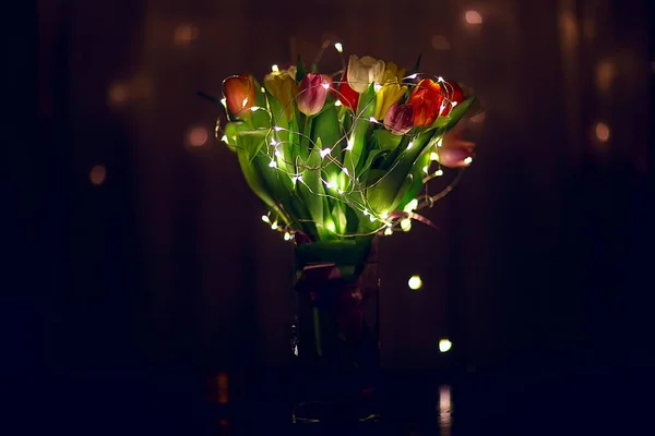 五颜六色的郁金香 春花花束 明亮美丽的花朵 春天礼物的概念 — 图库照片