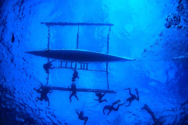 Άνθρωποι Των Σκαφών Κατάδυση Υποβρύχια Αφηρημένη Θέα Υποβρύχιο Τοπίο Σκάφη — Φωτογραφία Αρχείου