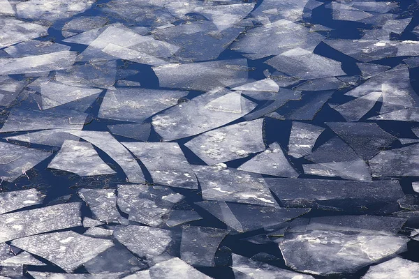 川の上の春の氷のドリフト 背景テクスチャフローティングアイス 川に行進 — ストック写真