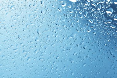 ıslak cam arka plan yoğunlaşır / soyut yağmur, şeffaf cam üzerine doku damlatır