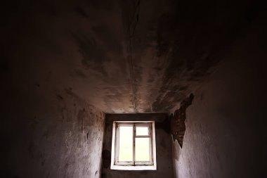 Eski bir taş evin iç terk/arka plan eski harap taş ev Harabeleri