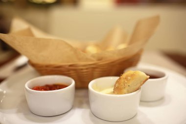 Tablo ayarı restoran/çatal bir kafede bir masada, güzel gıda kavramı, Avrupa tarzı