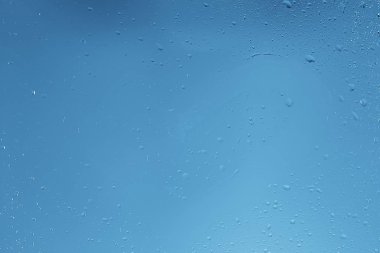 ıslak cam arka plan yoğunlaşır / soyut yağmur, şeffaf cam üzerine doku damlatır