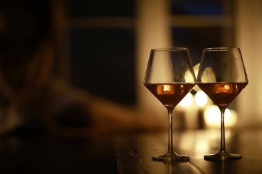 Tablo ayarı restoran/çatal bir kafede bir masada, güzel gıda kavramı, Avrupa tarzı