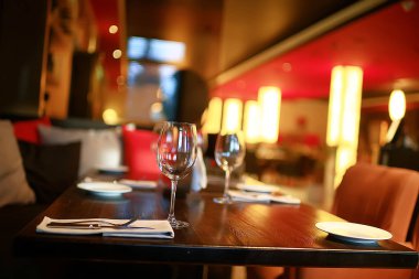 Tablo ayarı restoran/çatal bir kafede bir masada, güzel gıda kavramı, Avrupa tarzı