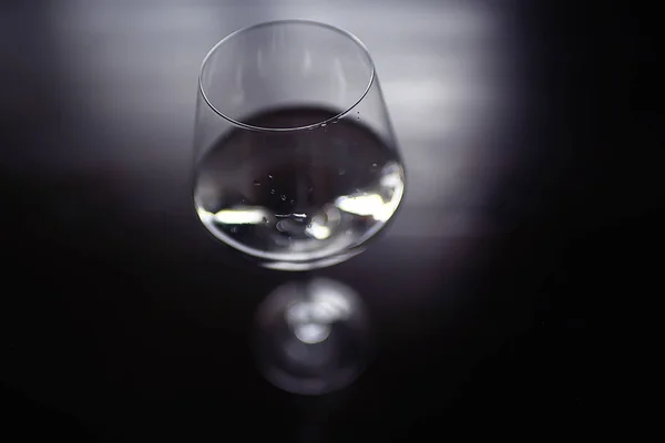 葡萄酒餐厅供应浪漫 美丽的概念酒精玻璃 在咖啡馆的假日晚餐 — 图库照片