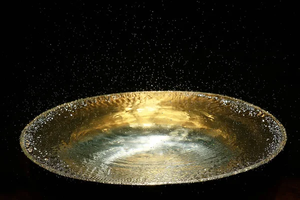 Clear Water Golden Bowl Clear Water Yellow Iron Bowl — Stock Photo, Image