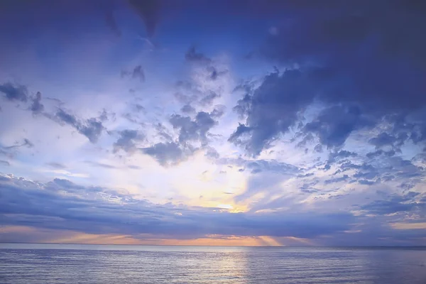Kevään Taivas Pilvet Tausta — kuvapankkivalokuva