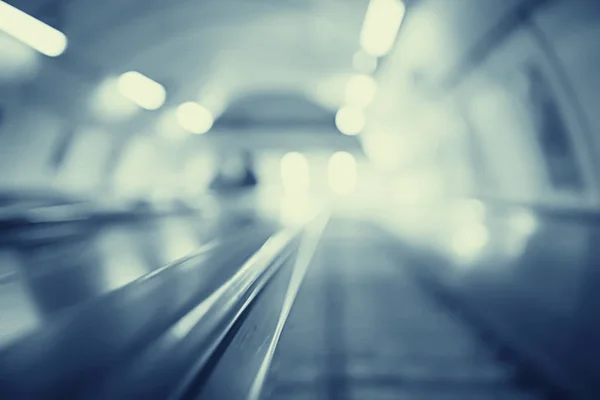 Fondo Borroso Metro Escaleras Mecánicas Fondo Azul Claro Movimiento Ciudad —  Fotos de Stock