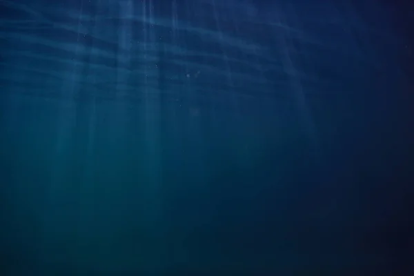 Océano Agua Azul Fondo Bajo Agua Rayos Sol Abstracto Azul —  Fotos de Stock