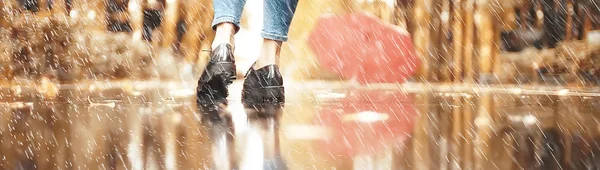 Outono Paisagem Parque Menina Com Guarda Chuva Vermelho Conceito Outono — Fotografia de Stock