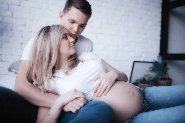 컨셉의 출산과 남자와 마음의 임신과 사랑의 — 스톡 사진