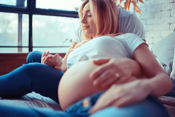 Concepto Embarazo Parto Amor Hombre Mujer Vientre Grande Manos Forma — Foto de Stock